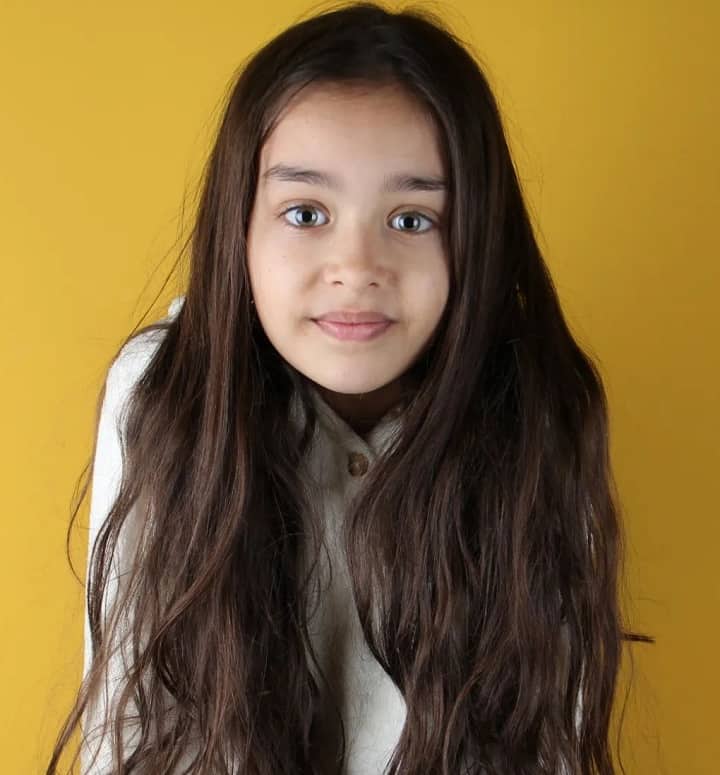 Elif Kurtaran es una actriz infantil de 8 años, originalmente nacida en Estambul.